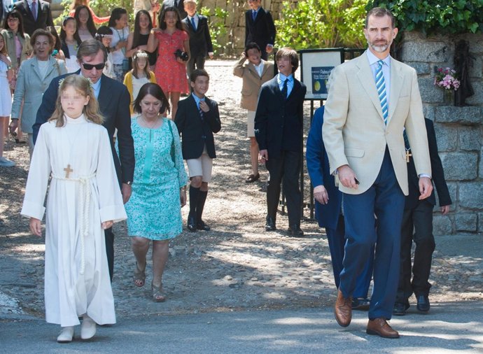 El Rey Felipe en la comunión de los hijos de Laura Ponte y Beltrán Gómez Acebo