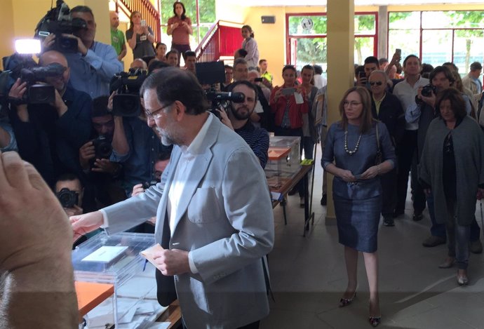 Mariano Rajoy ejerciendo el derecho al voto