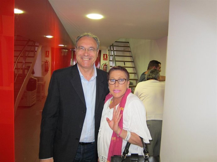 Juan Pablo Durán y Laly Alcaide en la sede del PSOE