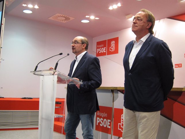 Lambán y Pérez Anadón en su comparecencia esta noche tras las elecciones