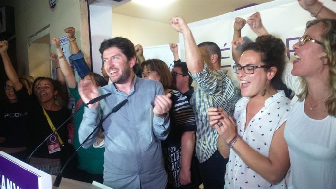 Alberto Jarabo celebra los resultados de Podemos
