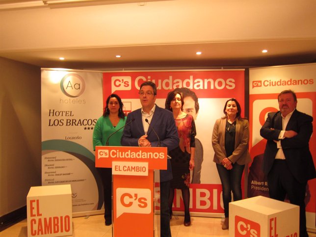 Julián San Martín comparece ante los medios