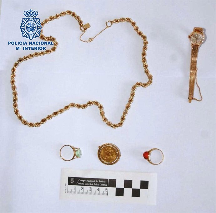 Joyas recuperadas en la actuación policial