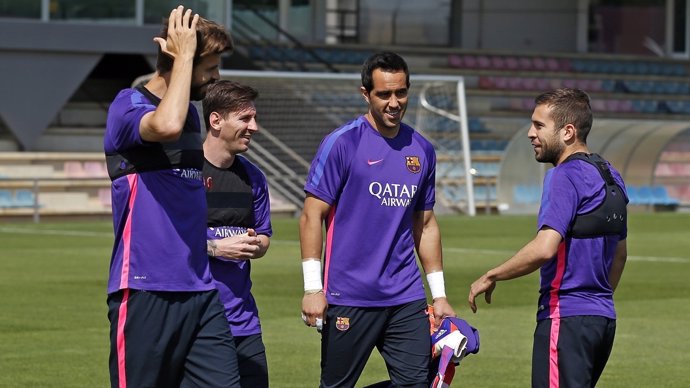 Messi, Bravo, Piqué y Jordi Alba en un entrenamiento