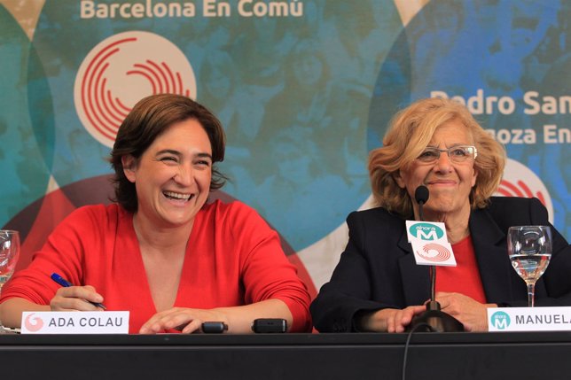 Manuela Carmena y Ada Colau en un acto en Madrid