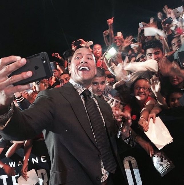 Instagram: The Rock junto a sus fans