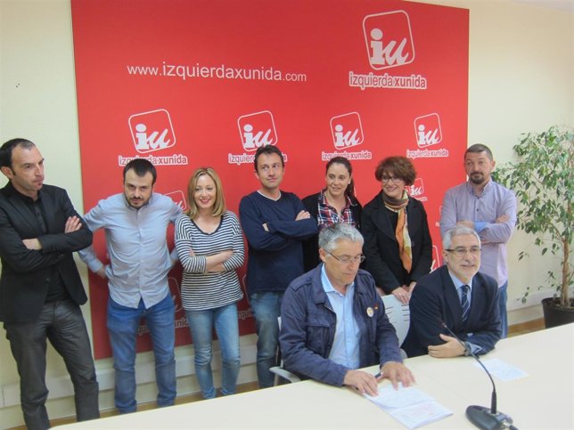 Gaspar Llamazares y Manuel Orviz de IU valorando los resultados electorales. 