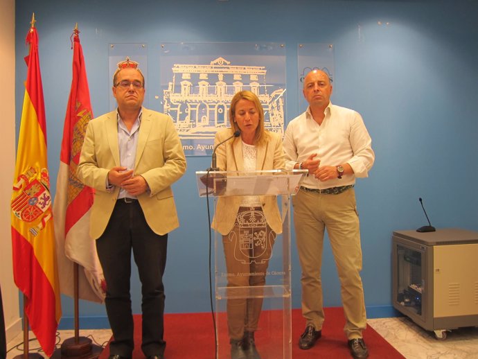 Elena Nevado con Valentín Pacheco y Pedro Muriel en rueda de prensa 