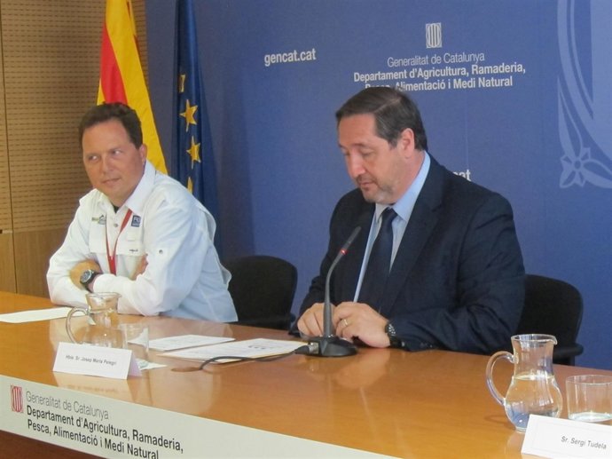 I.Ferrer, director de la Great Tuna Race, y el conseller J.M.Pelegrí