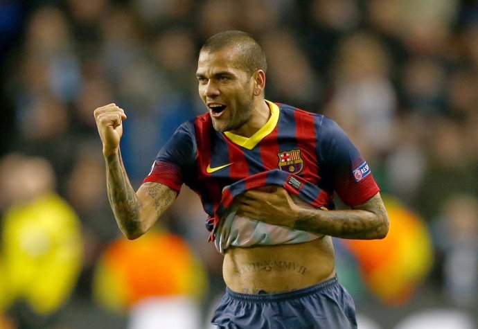 Dani Alves celebra un gol con el FC Barcelona