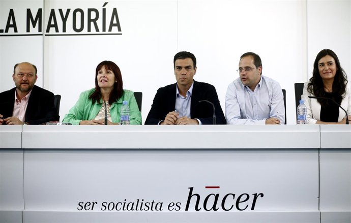 Ejecutiva del PSOE del 25 de mayo de 2015. Pedro Sánchez en el centro.
