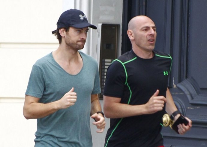 PETER VIVES SE PONE EN FORMA CON EL ENTRENADOR DE LAS FAMOSAS