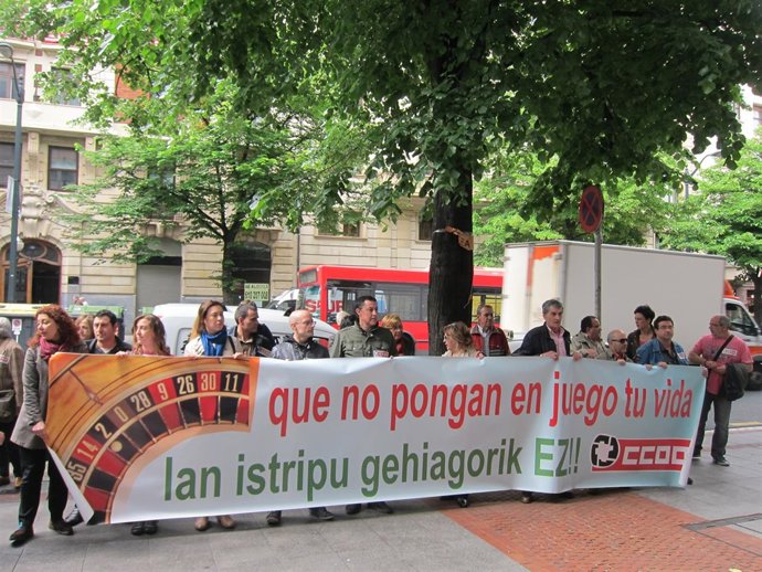 Concentración de CC.OO. Ante Confebask