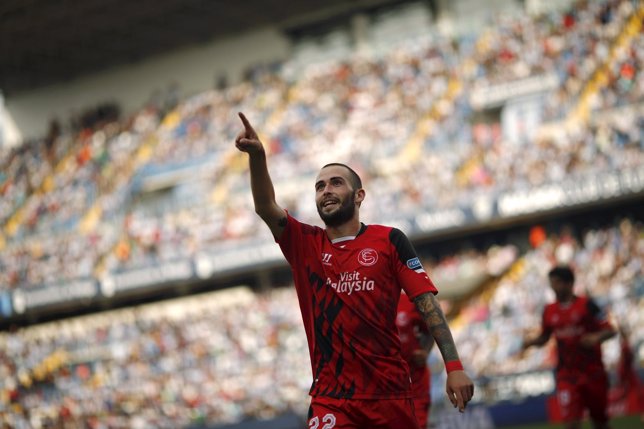 Aleix Vidal celebra un gol con el Sevilla