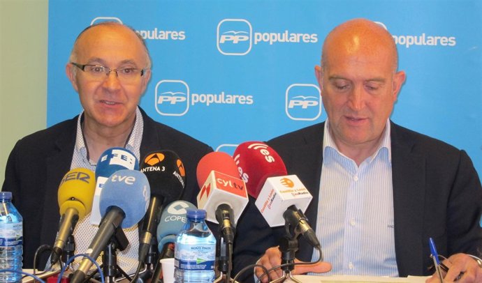 Ramiro Ruiz Medrano (I) y Jesús Julio Carnero (D)