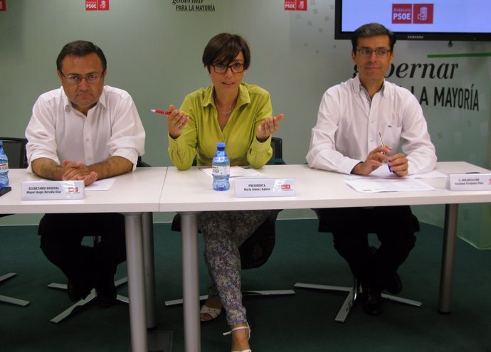 Heredia PSOE junto a Gámez y Cristóbal fernández Ejecutiva provincial 24M