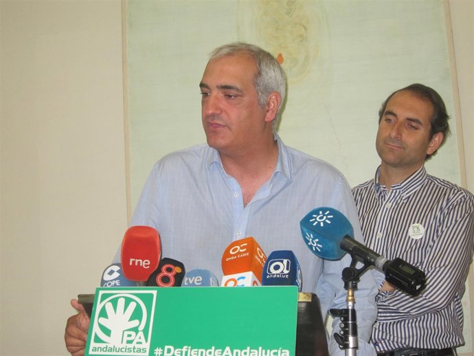 Ruiz, en primer término, con Sánchez detrás