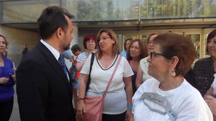 Vila atiende a supuestos 'bebés robados'