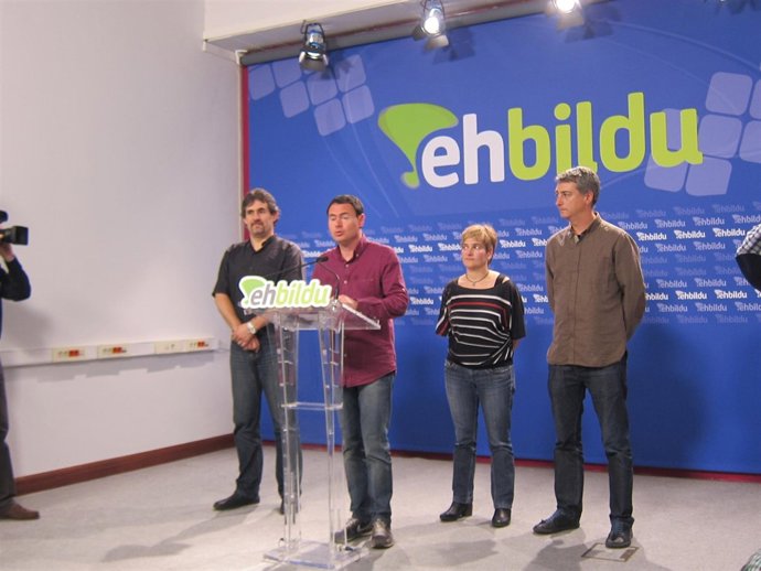 Arraiz y representantes de EH Bildu. 