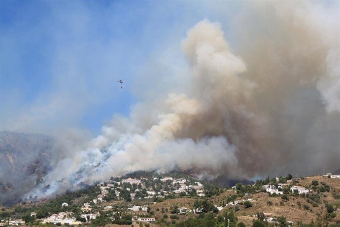 Incendio en Cómpeta, en la Sierra de Tejeda, Málaga