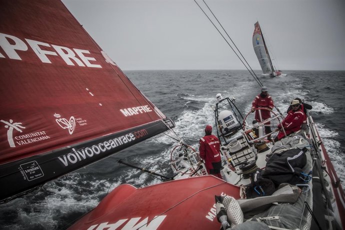 El Mapfre con el Dongfeng en la etapa 7 de la VOR