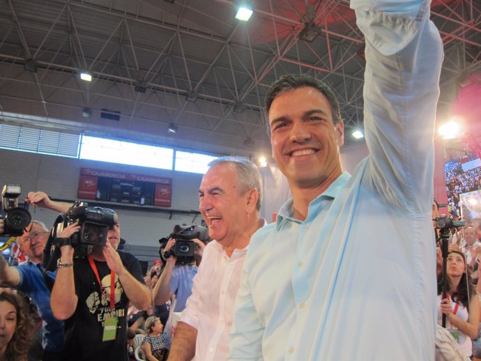 Rafael González Tovar y Pedro Sánchez mitin en Murcia