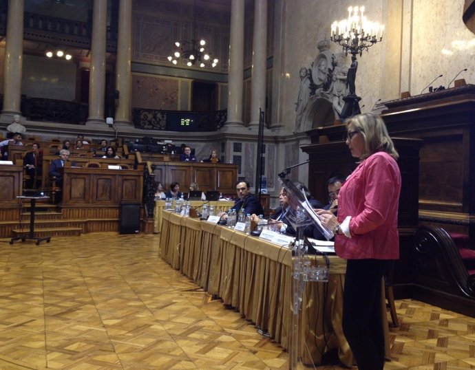 La vicepresidenta del Govern, Joana Ortega, en la cámara legislativa de Portugal