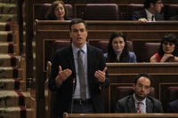 Sánchez insta Rajoy a revocar la seva reforma local després de les eleccions i el president ho rebutja