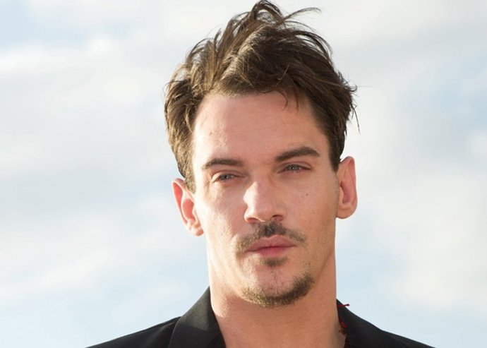 Jonathan Rhys Meyers pide perdón recaída alcohol 