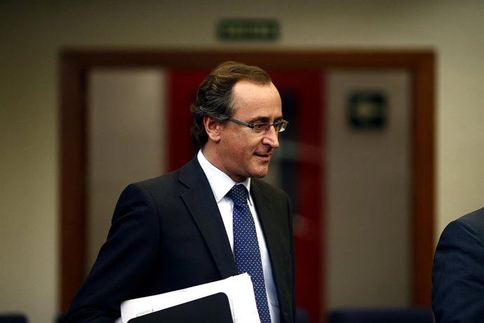 Alfonso Alonso tras el Consejo de Ministros
