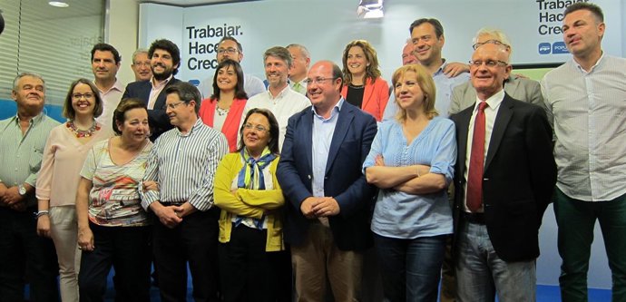 Pedro Antonio Sánchez, acompañado con los 21 diputados regionales