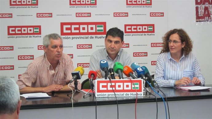 El secretario general de CCOO en Huelva, Emilio Fernández, y Nuria López.