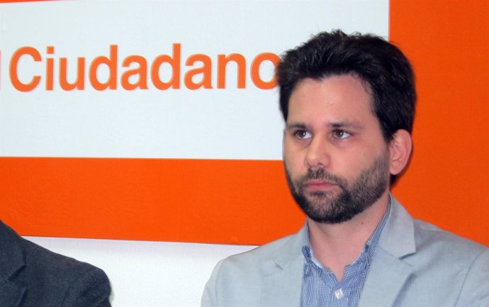  Alejandro González En Una Rueda De Prensa De Ciudadanos 