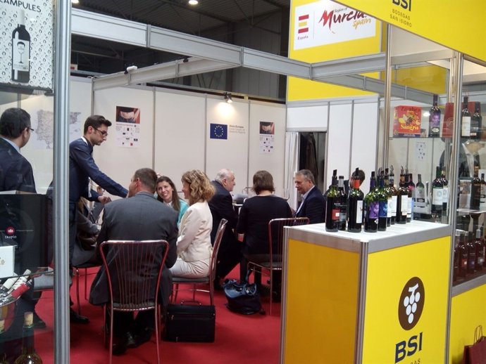Cinco bodegas de la Región participan en la feria 'Wine Prague 2015'