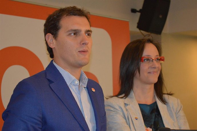 Ribes con el presidente de C's, Albert Rivera, en un acto en Lleida