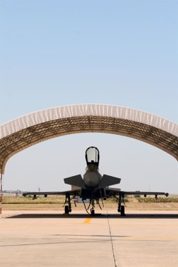 Cazabombardero estacionado en la base aérea de Morón.