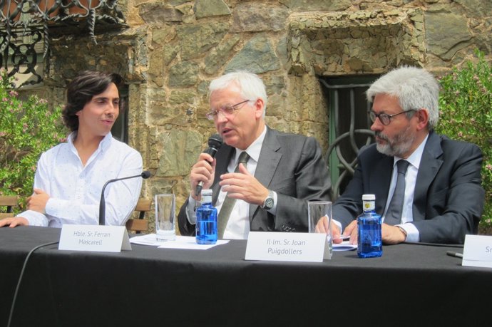 Pol Gago Guilera, Ferran Mascarell y Joan Puigdollers en la Torre Bellesguard