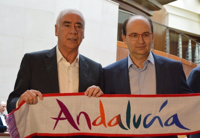 Consejero de Turismo, Luciano Alonso, y el presidente del Sevilla, José Castro