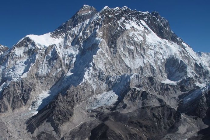 El Everest puede perder el 99% de sus glaciares