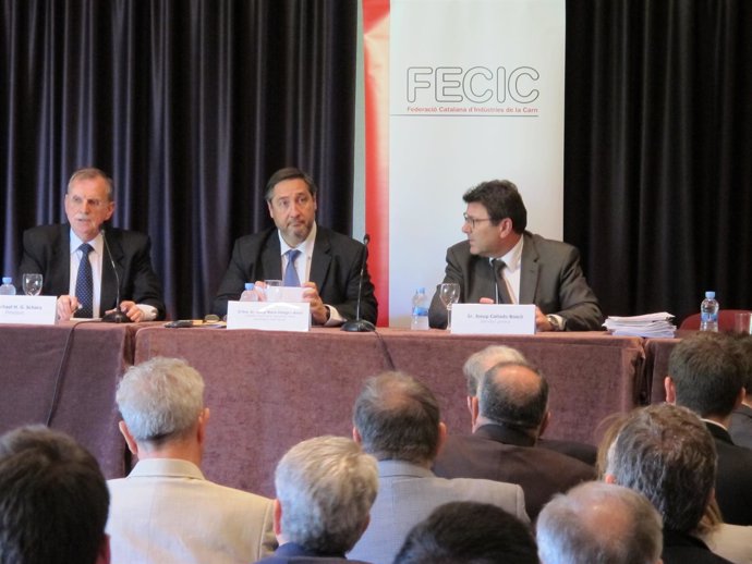 El conseller Josep Maria Pelegrí en la Asamblea de Fecic