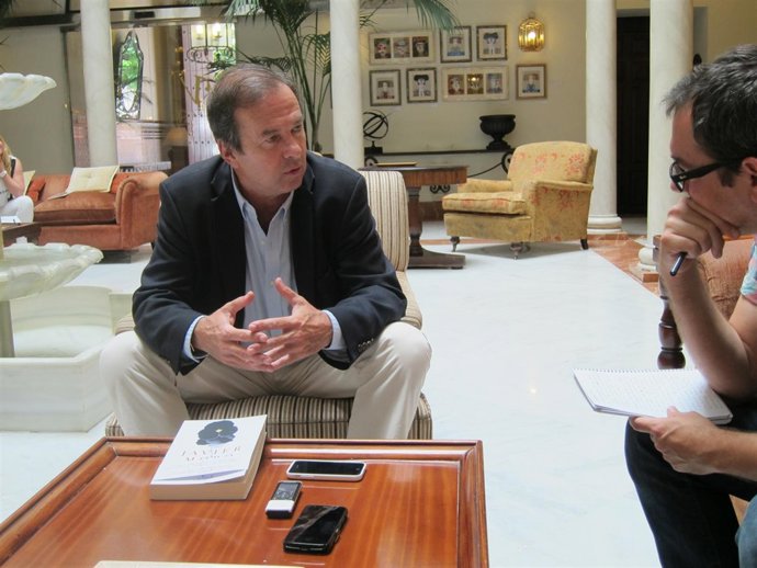 El escritor Javier Moro presenta 'A flor de piel'