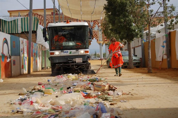 Limpieza de la feria por Sadeco