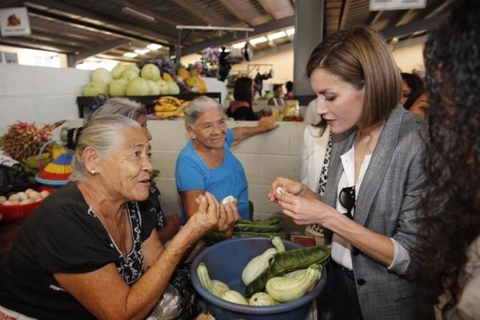 La Reina Letizia en su visita a El Salvador