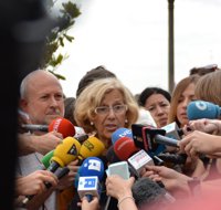 Carmena está en conversiones con Carmona para la investidura y ve también "propuestas asumibles" de C's