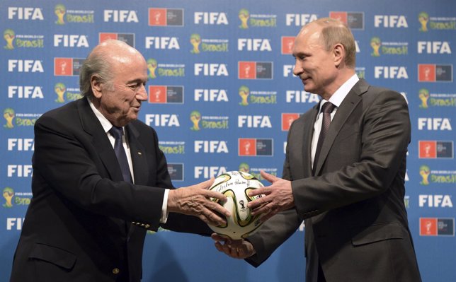 El presidente de la FIFA,Joseph Blatter, y presidente de Rusia, Vladimir Putin