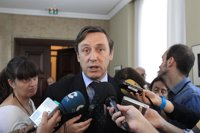 Hernando (PP) dice que Cospedal seguirá, "salvo que ella diga otra cosa"