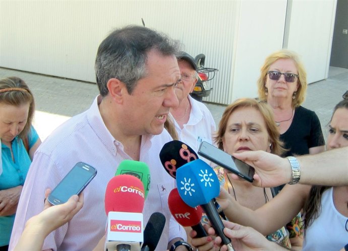 Juan Espadas, durante su visita a San Pablo