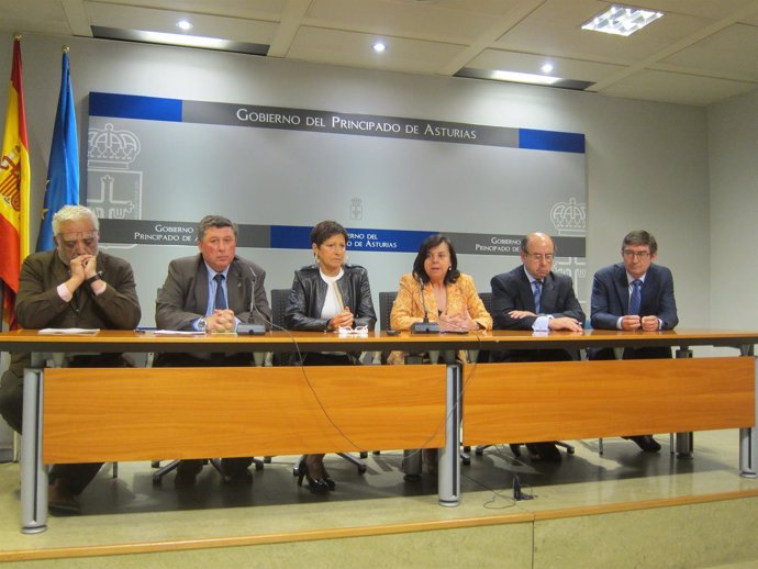Álvarez, Rada,Suárez y los directores del Consorcio Interautonómico de Picos..