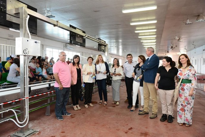 Visita a la lonja pesquera de Motril de cargos de la Junta