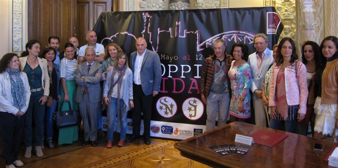 La concejal de Cultura, Comercio y Turismo junto a comerciantes de la ciudad